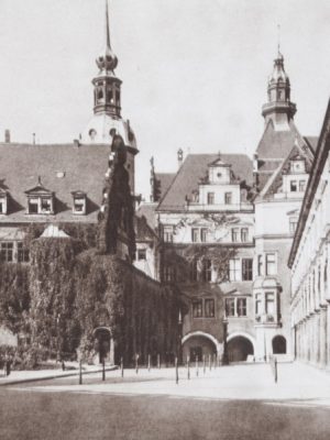 Dresden: 16 Kunstblätter nach Originalaufnahmen von Paul Wolff (Dresden: 16 Art Plates after Original Photographs by Paul Wolff)